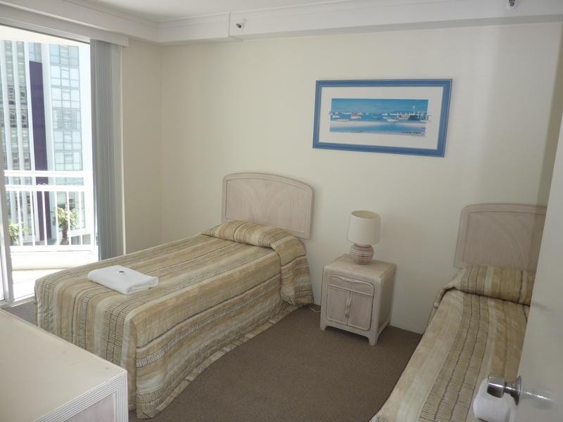 35 11 Hughes Avenue, Main Beach QLD 4217