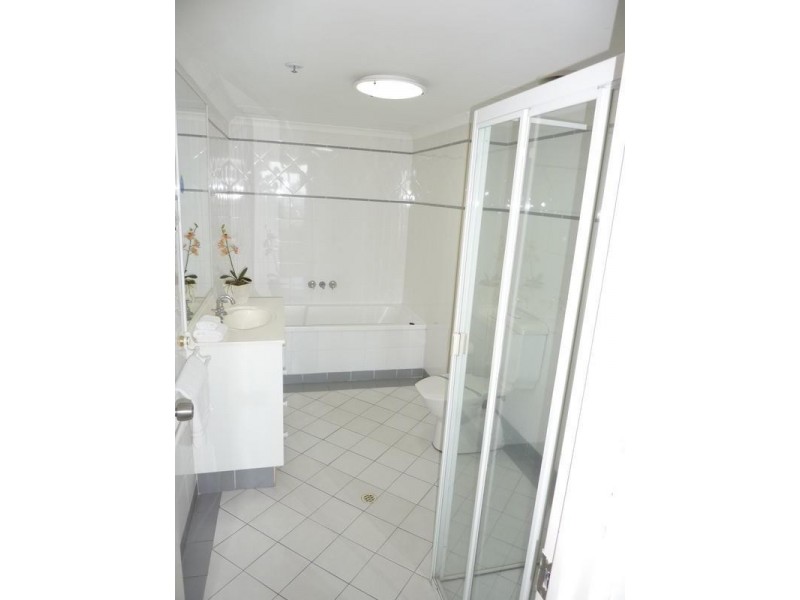 35 11 Hughes Avenue, Main Beach QLD 4217