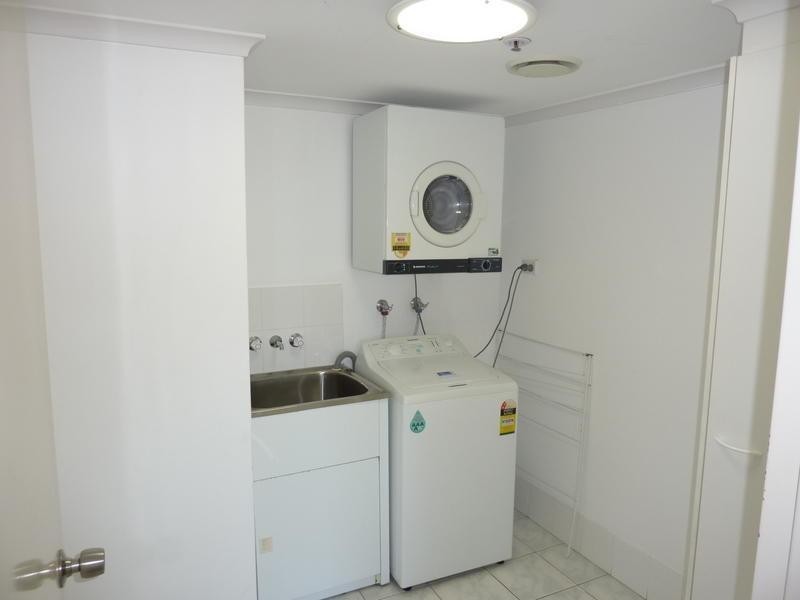35 11 Hughes Avenue, Main Beach QLD 4217
