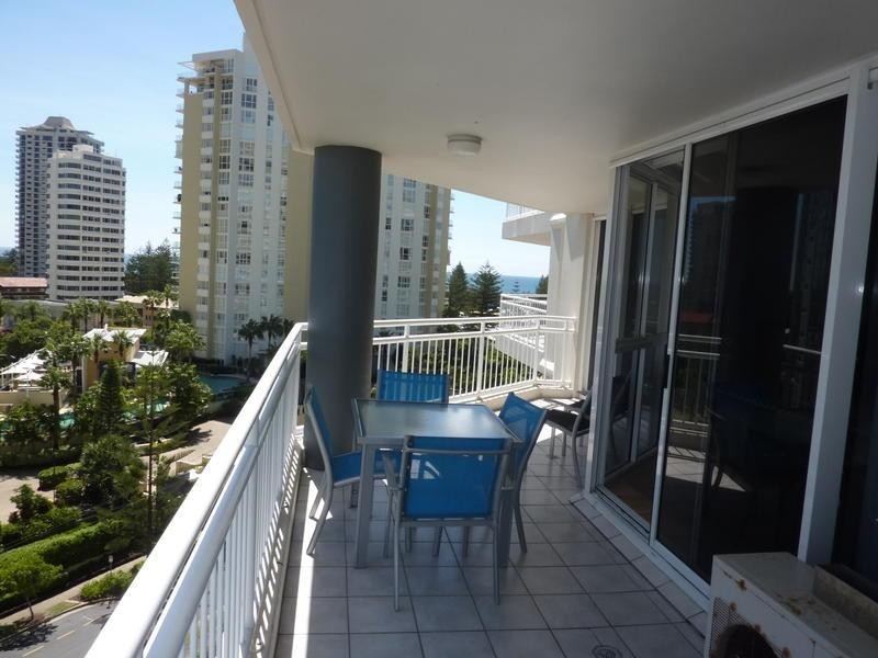 35 11 Hughes Avenue, Main Beach QLD 4217