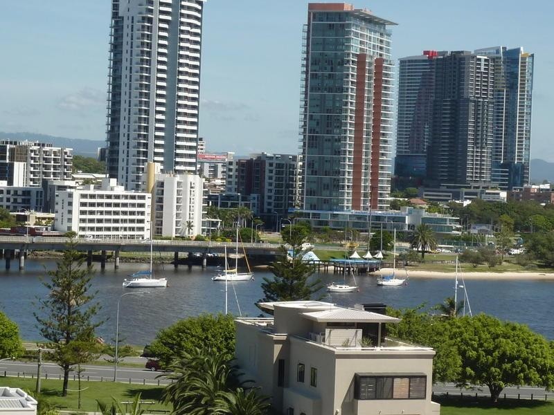 35 11 Hughes Avenue, Main Beach QLD 4217