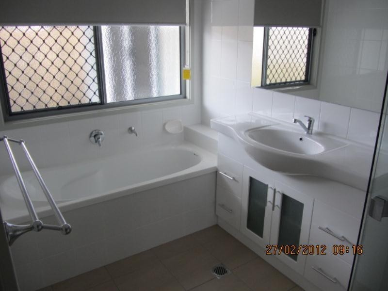 20 Galley Road, Hope Island QLD 4212