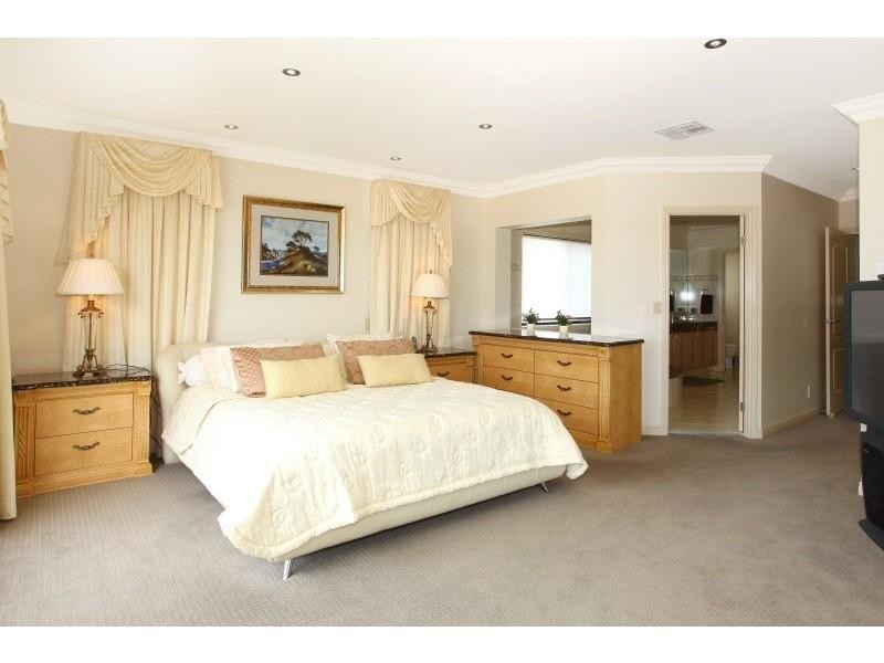 16 Clear Water Bay Avenue, Clear Island Waters QLD 4226