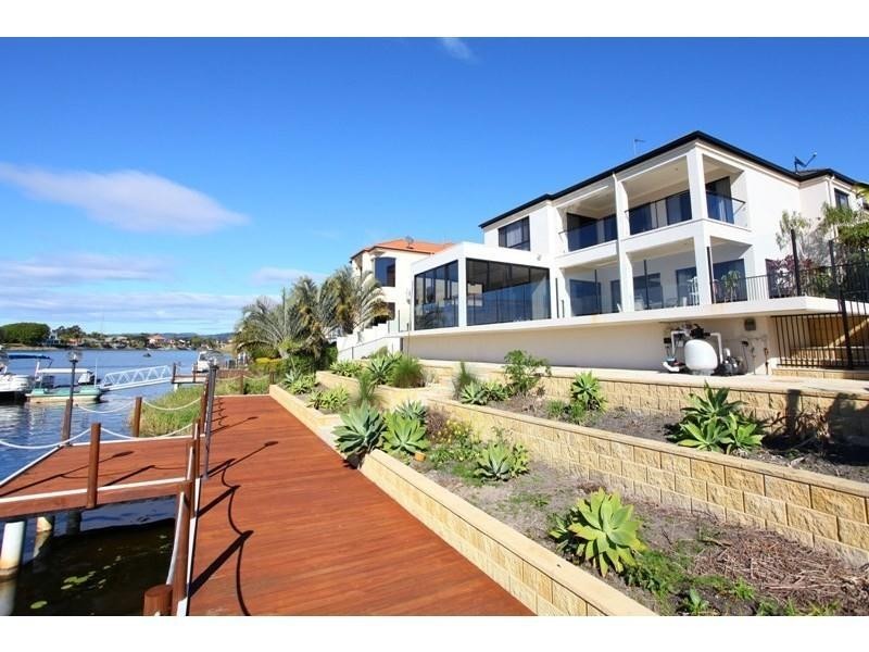 16 Clear Water Bay Avenue, Clear Island Waters QLD 4226
