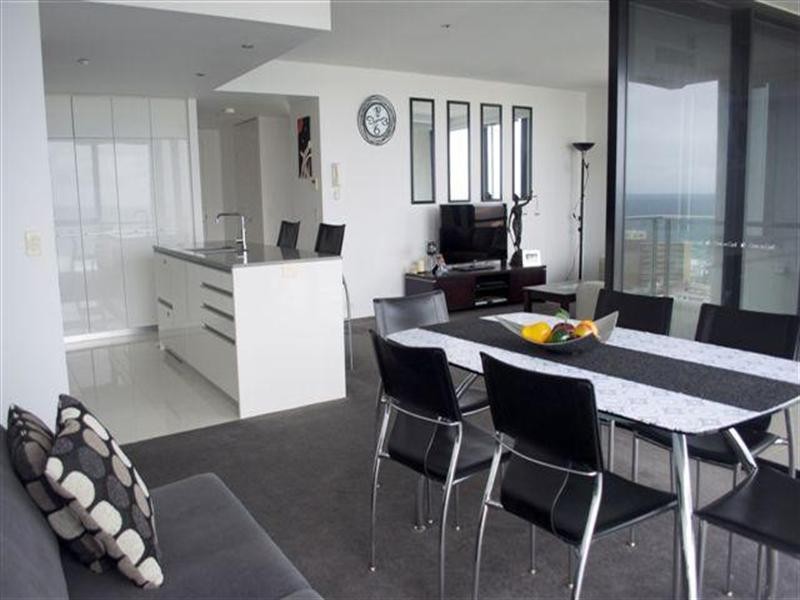 9 Ferny Avenue, Surfers Paradise QLD 4217