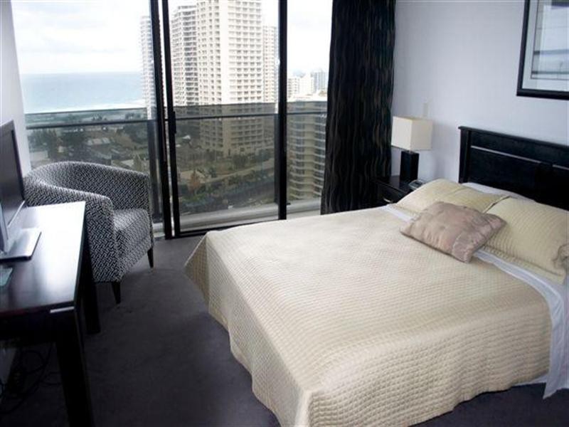 9 Ferny Avenue, Surfers Paradise QLD 4217