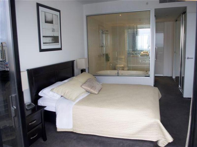 9 Ferny Avenue, Surfers Paradise QLD 4217