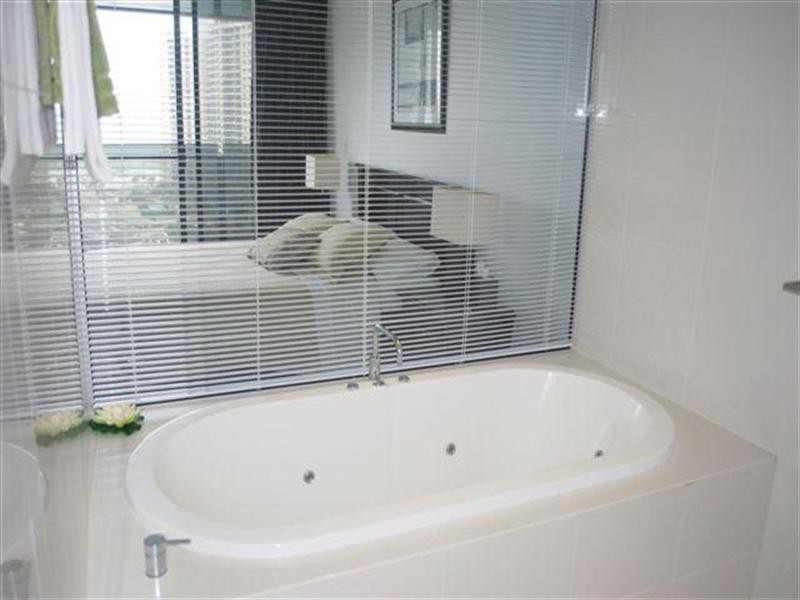 9 Ferny Avenue, Surfers Paradise QLD 4217