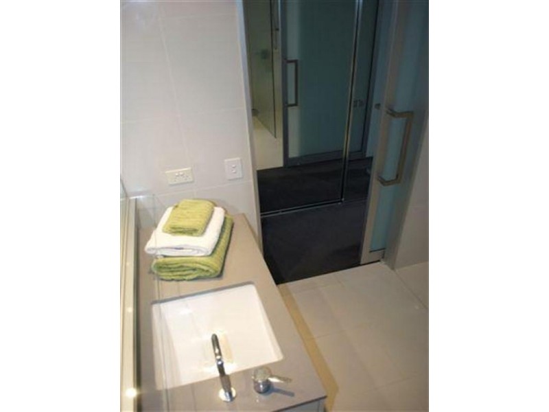 9 Ferny Avenue, Surfers Paradise QLD 4217