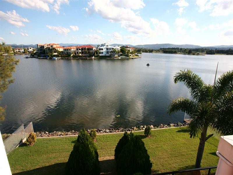 42a Montevideo Drive, Clear Island Waters QLD 4226