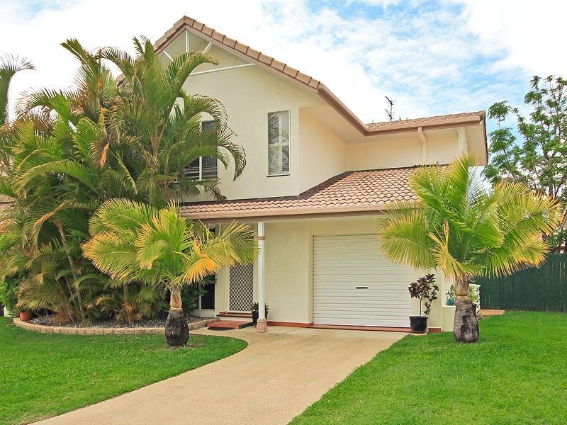 34/2 St kevins Avenue, Benowa QLD 4217