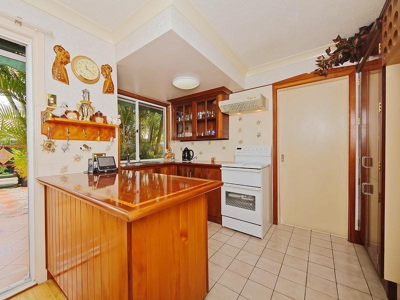 34/2 St kevins Avenue, Benowa QLD 4217