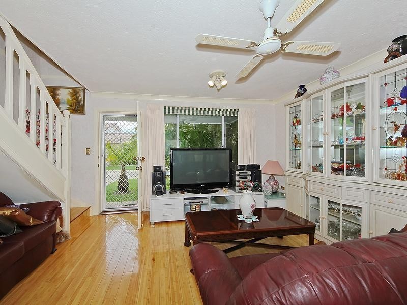 34/2 St kevins Avenue, Benowa QLD 4217