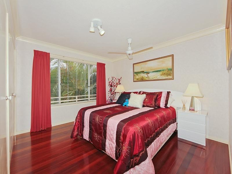 34/2 St kevins Avenue, Benowa QLD 4217