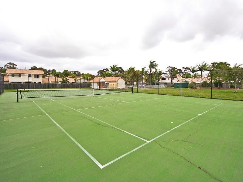 34/2 St kevins Avenue, Benowa QLD 4217