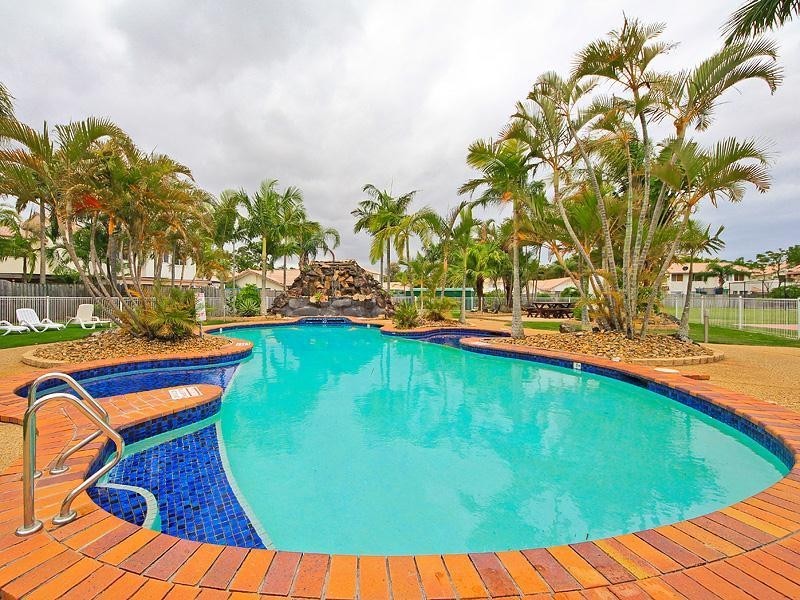 34/2 St kevins Avenue, Benowa QLD 4217