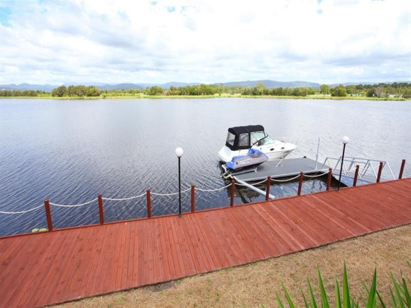 9 Istana View, Clear Island Waters QLD 4226