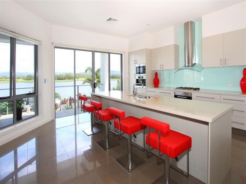 9 Istana View, Clear Island Waters QLD 4226