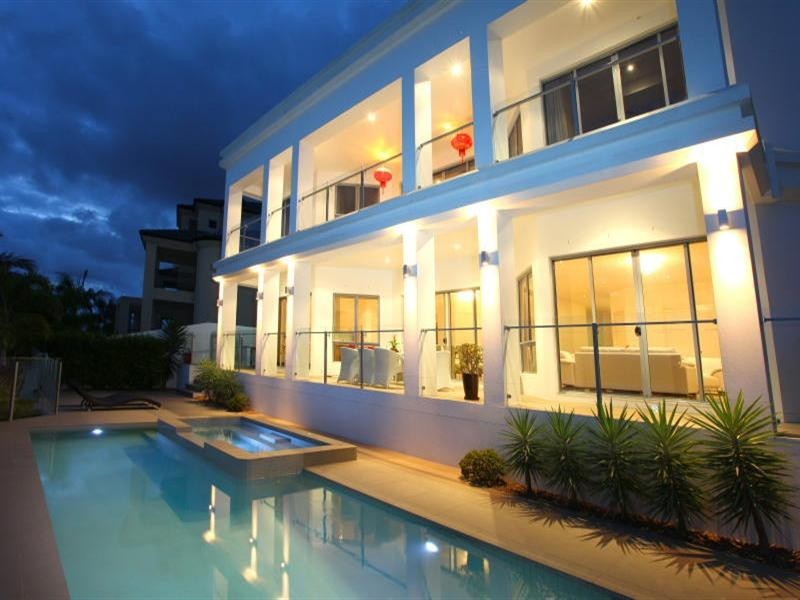 9 Istana View, Clear Island Waters QLD 4226