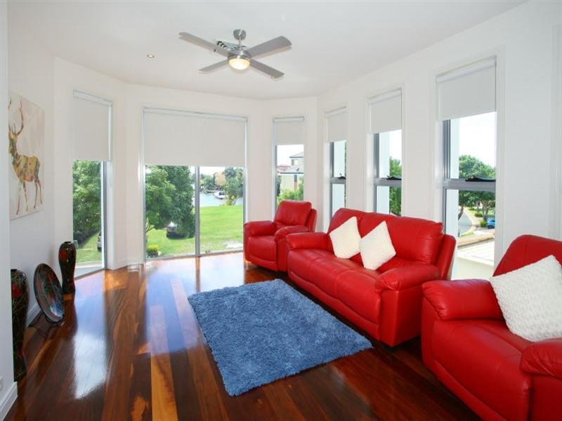 9 Istana View, Clear Island Waters QLD 4226