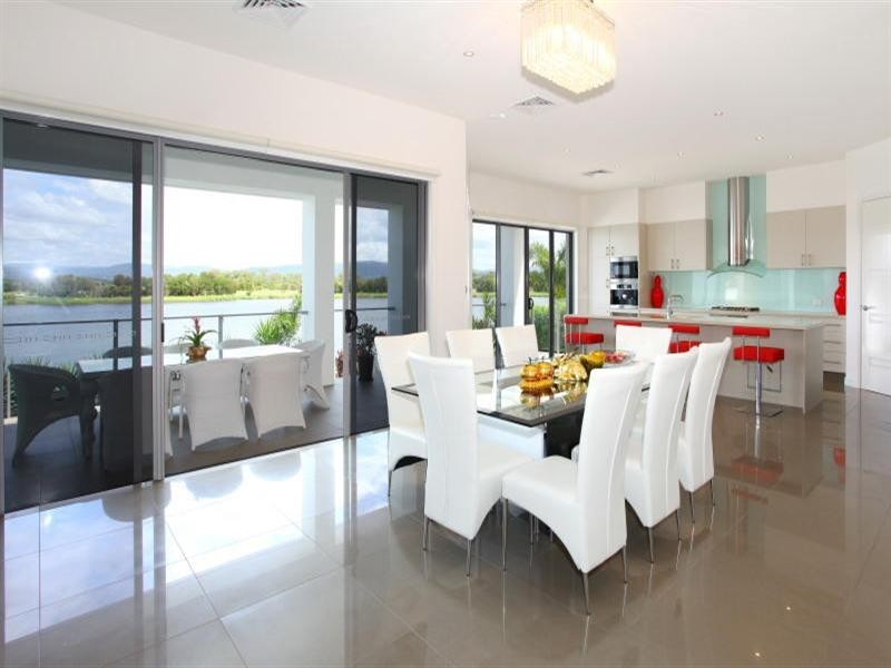 9 Istana View, Clear Island Waters QLD 4226