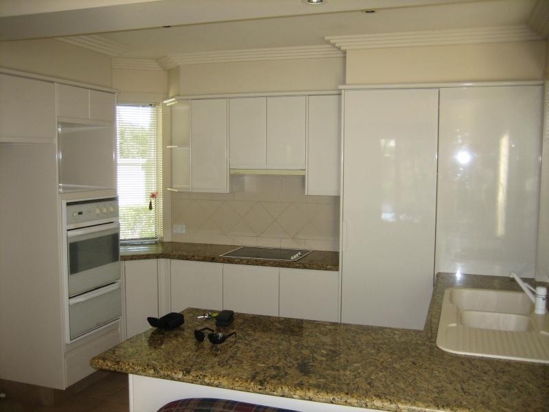 74a St Kevins Avenue, Benowa QLD 4217