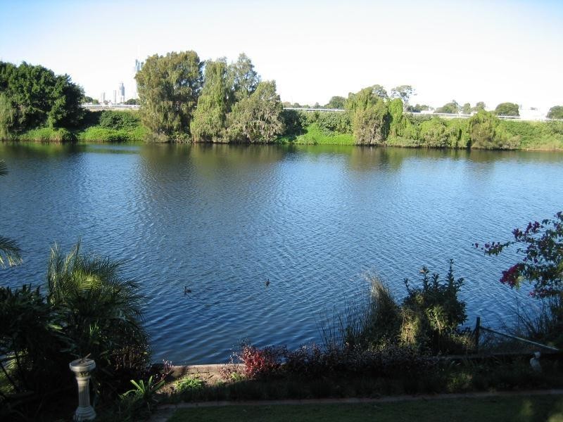 74a St Kevins Avenue, Benowa QLD 4217