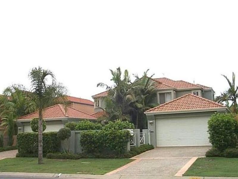 74a St Kevins Avenue, Benowa QLD 4217