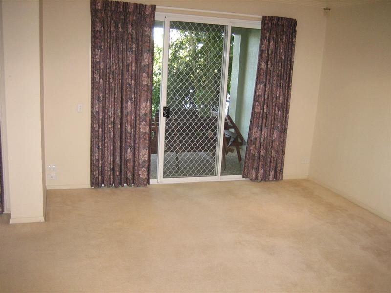 74a St Kevins Avenue, Benowa QLD 4217