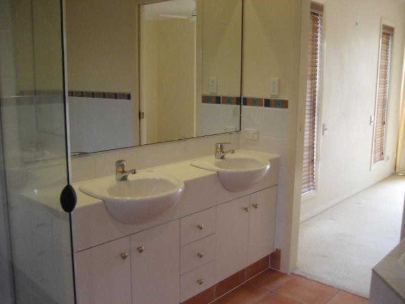 30 John Dalley Drive, Helensvale QLD 4212