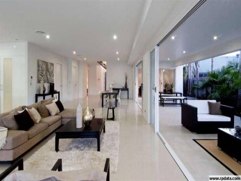 5 Saywell Street, Sorrento QLD 4217