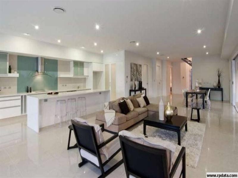5 Saywell Street, Sorrento QLD 4217