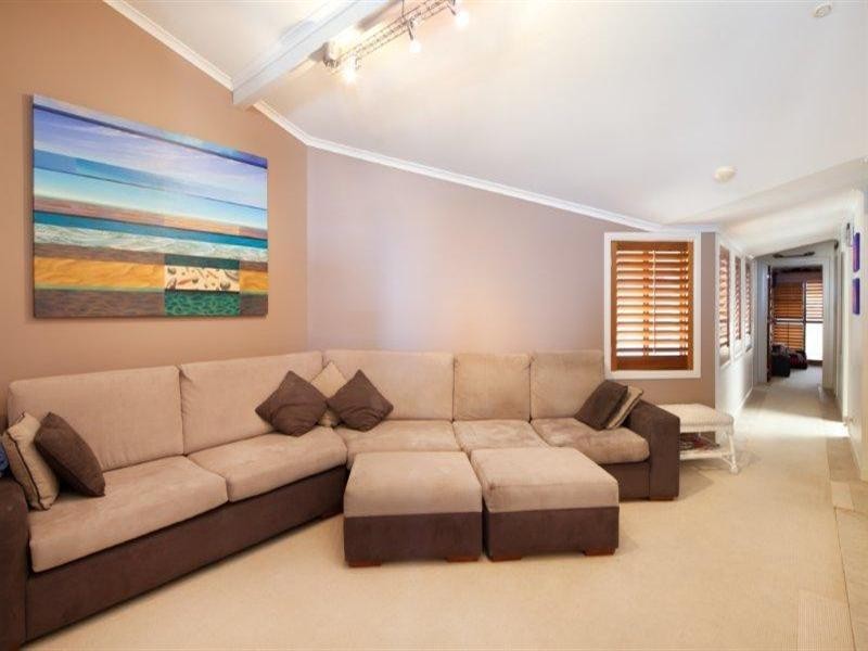 111 Hedges Avenue, Mermaid Beach QLD 4218