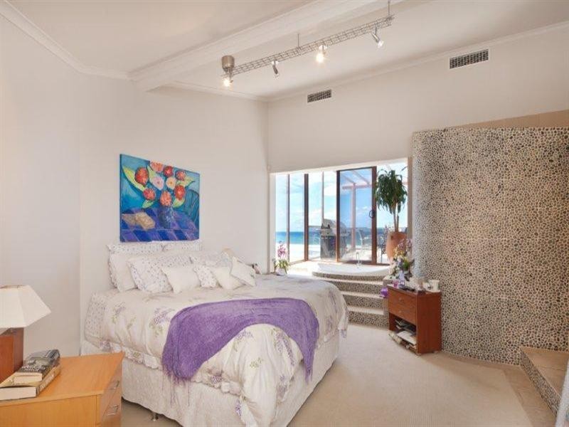 111 Hedges Avenue, Mermaid Beach QLD 4218