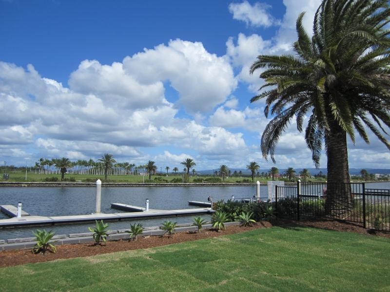 40 Harbour Rise, Hope Island QLD 4212