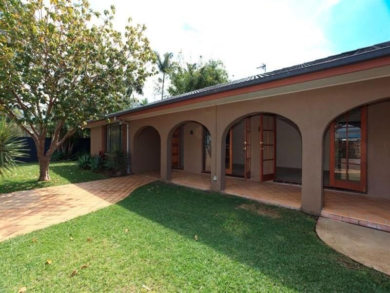 330 Monaco Street, Broadbeach Waters QLD 4218