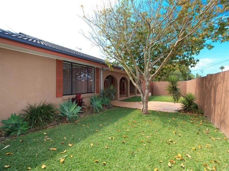 330 Monaco Street, Broadbeach Waters QLD 4218