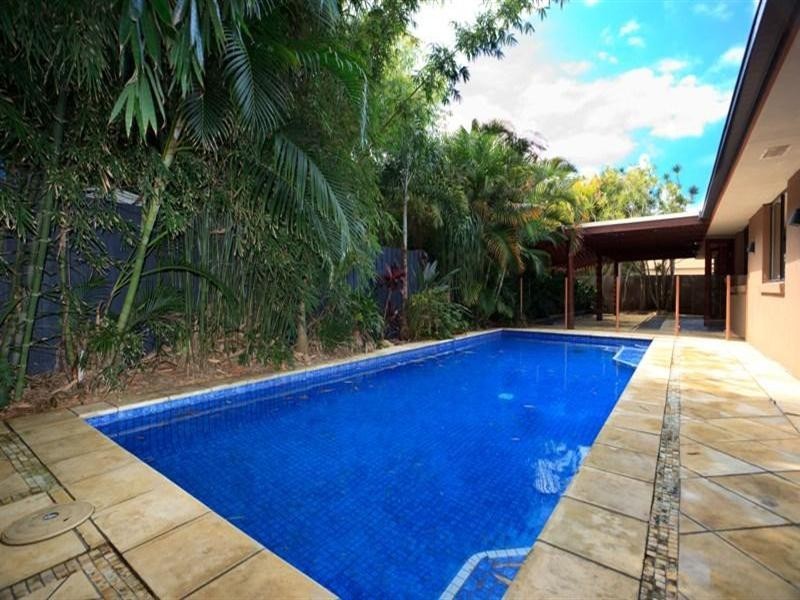 330 Monaco Street, Broadbeach Waters QLD 4218