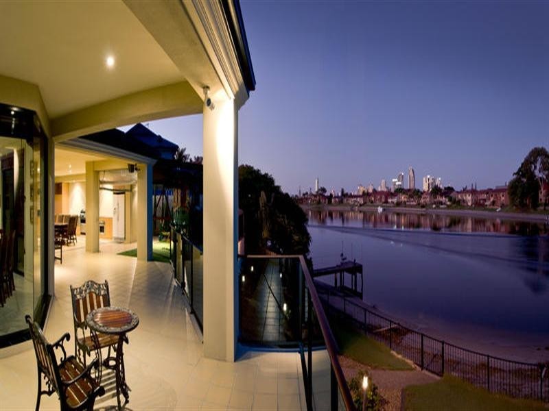 5 Intrepid Drive, Mermaid Waters QLD 4218