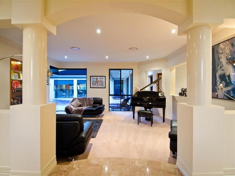 5 Intrepid Drive, Mermaid Waters QLD 4218