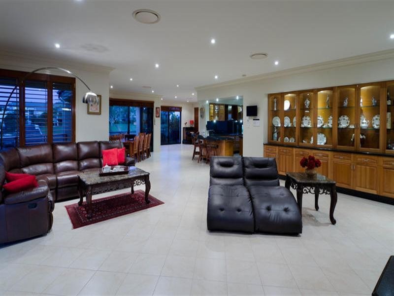 5 Intrepid Drive, Mermaid Waters QLD 4218