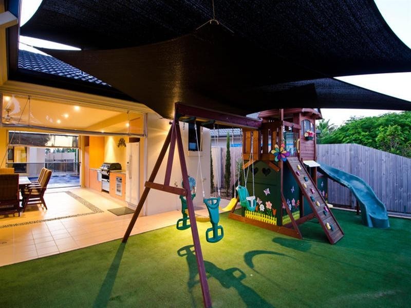 5 Intrepid Drive, Mermaid Waters QLD 4218