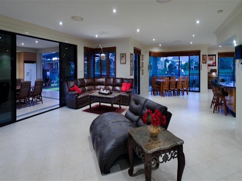 5 Intrepid Drive, Mermaid Waters QLD 4218