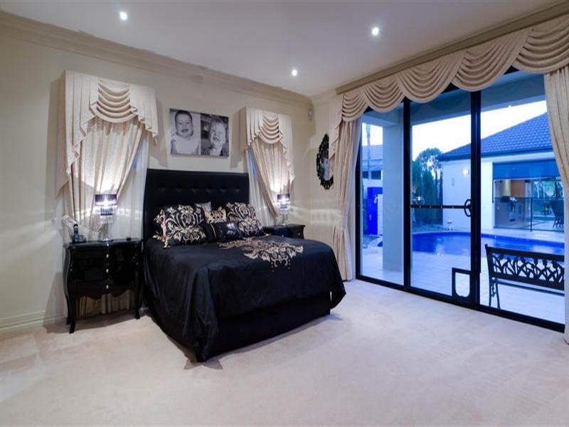 5 Intrepid Drive, Mermaid Waters QLD 4218