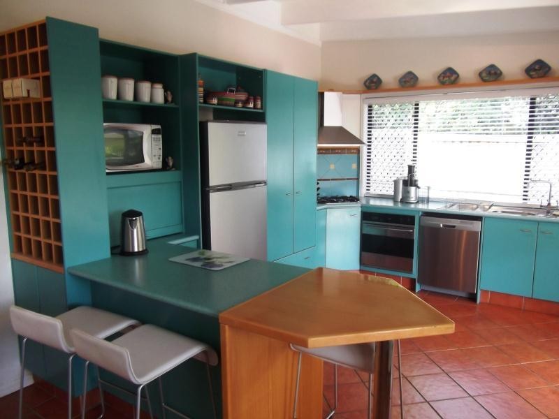16 Dunkeith Avenue, Benowa QLD 4217