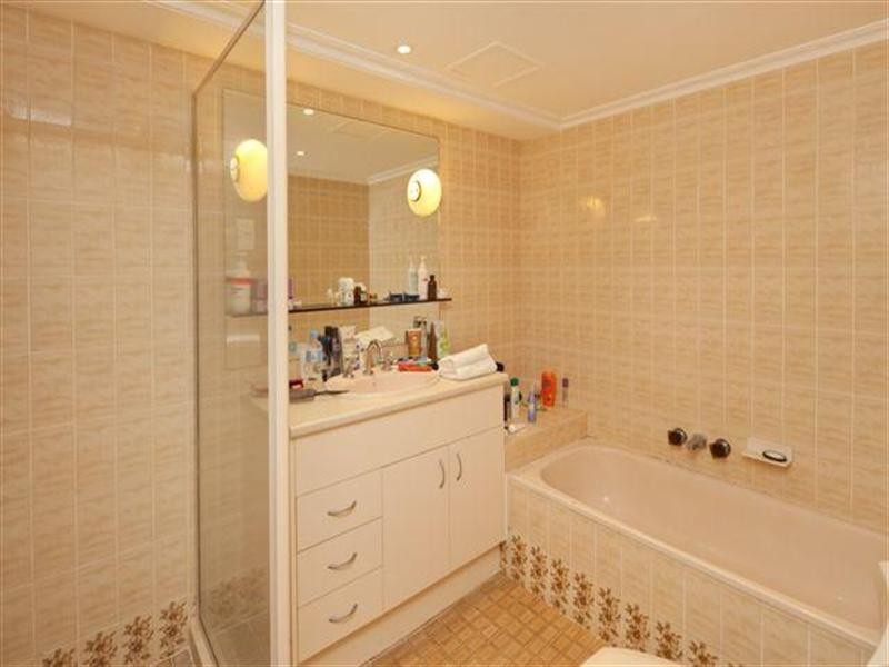 4 Old Burleigh Road, Surfers Paradise QLD 4217