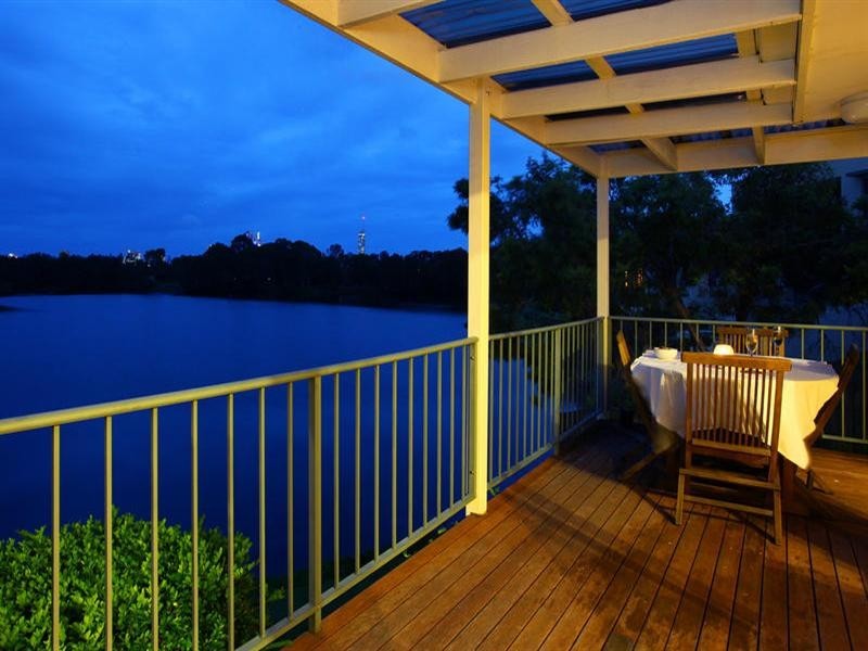 25 Tristan Court, Benowa QLD 4217