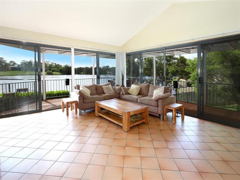 25 Tristan Court, Benowa QLD 4217