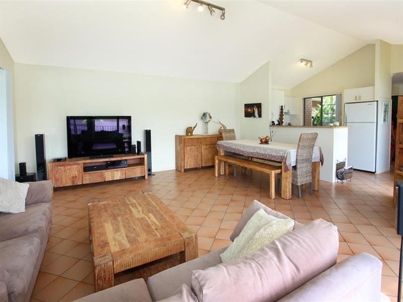 25 Tristan Court, Benowa QLD 4217