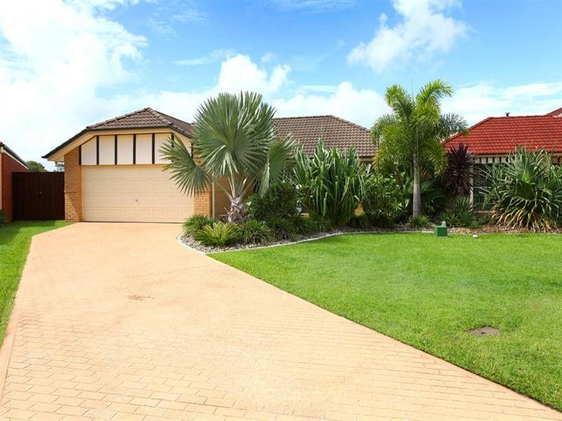 25 Tristan Court, Benowa QLD 4217